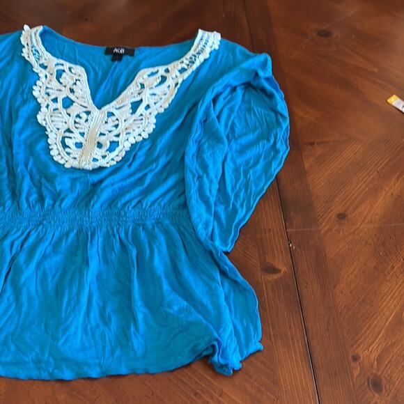 AGB Size S Peacock Blue Knit Top with White Lace Appliqué Elastic Waist - Picture 9 of 11